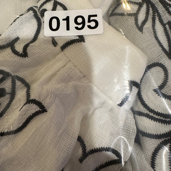 Badgley Mischka Embroidered Floral Halter Dress Women’s Size 10 Preppy Spring - Picture 10 of 10